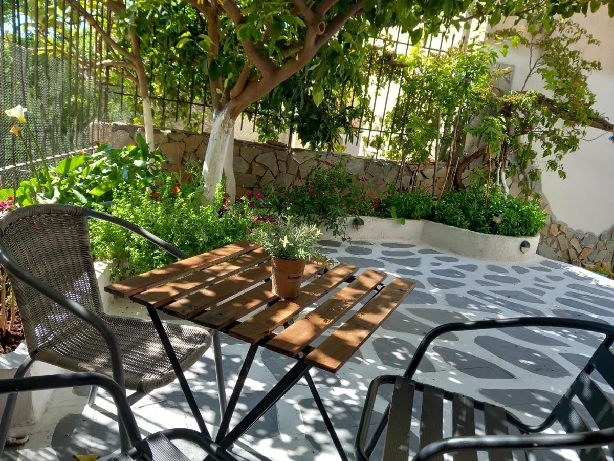Studio In Garden Poros Town Екстериор снимка
